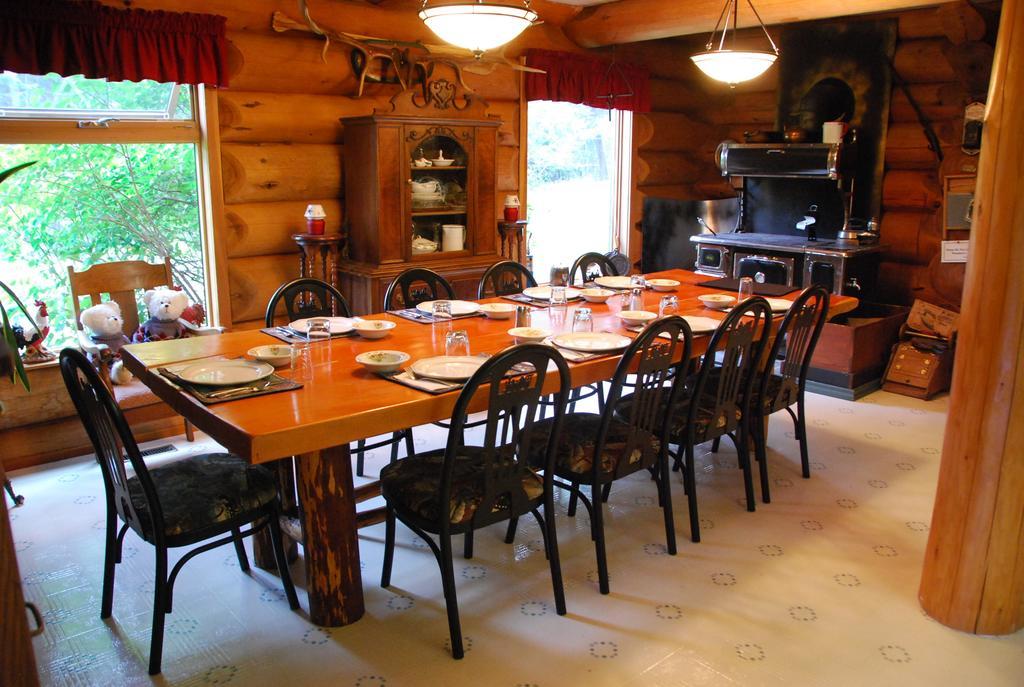 Kicking Horse Canyon Guest House Golden Ngoại thất bức ảnh