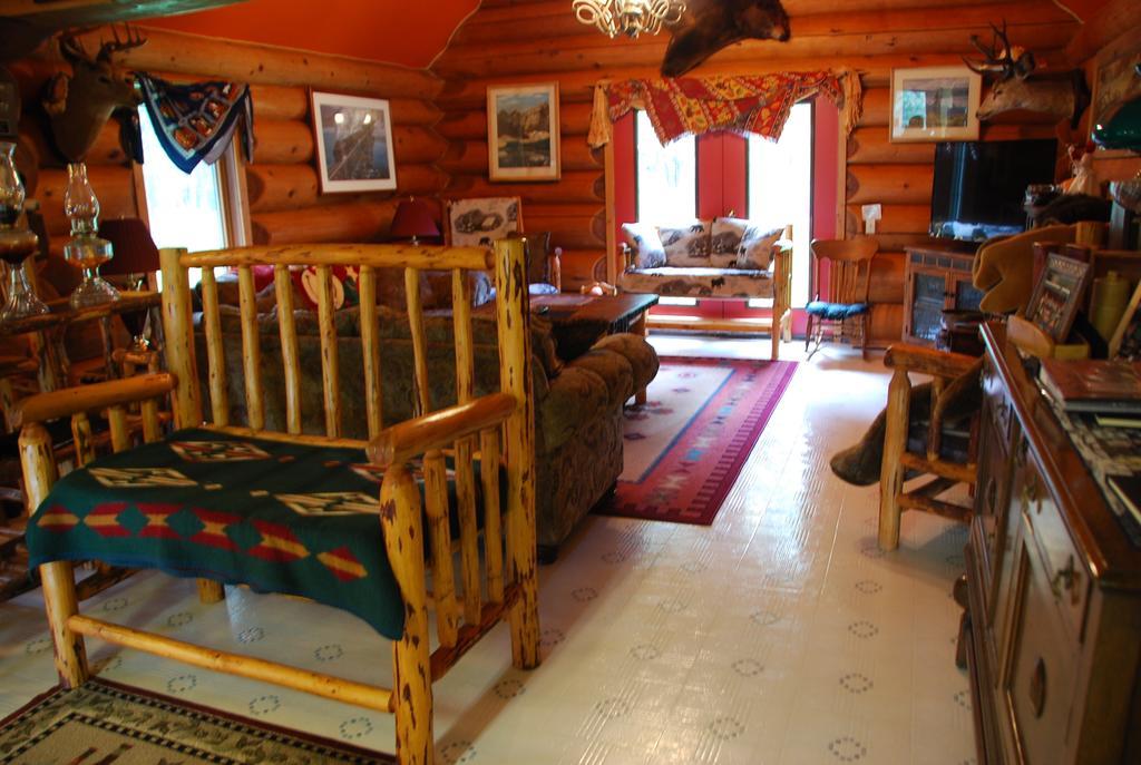 Kicking Horse Canyon Guest House Golden Ngoại thất bức ảnh