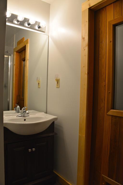 Kicking Horse Canyon Guest House Golden Phòng bức ảnh