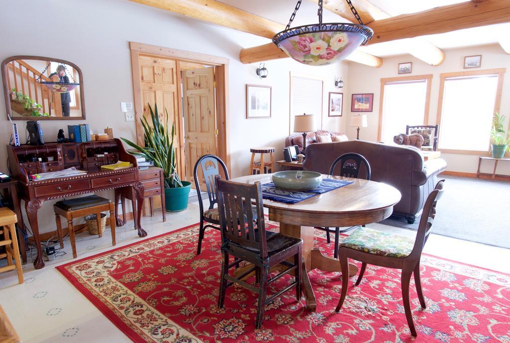 Kicking Horse Canyon Guest House Golden Ngoại thất bức ảnh