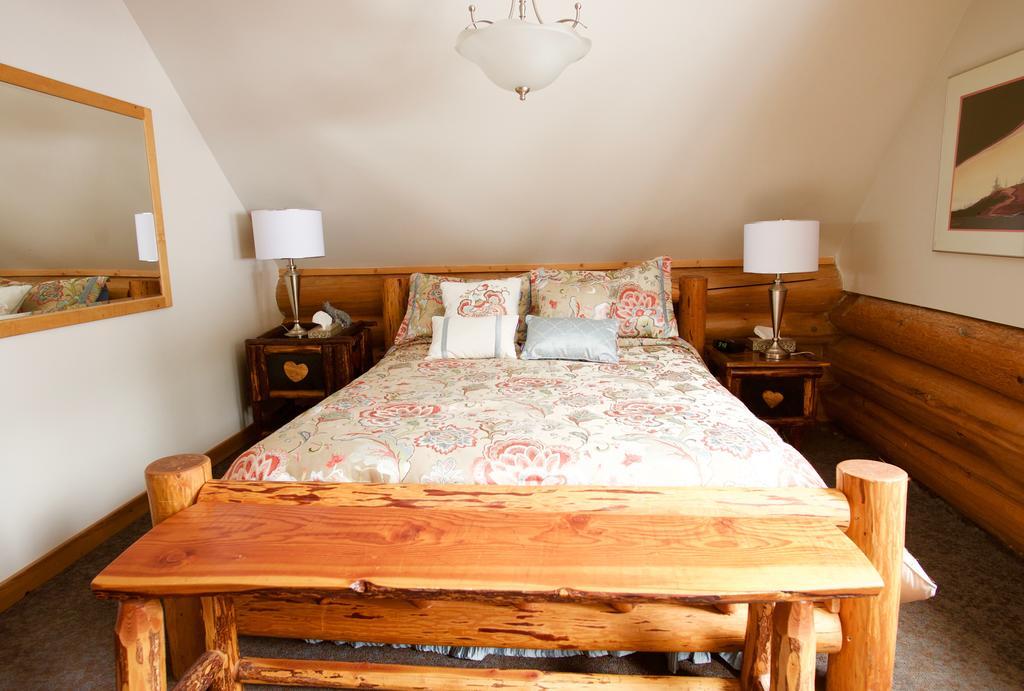 Kicking Horse Canyon Guest House Golden Ngoại thất bức ảnh