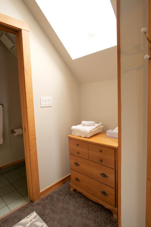 Kicking Horse Canyon Guest House Golden Ngoại thất bức ảnh