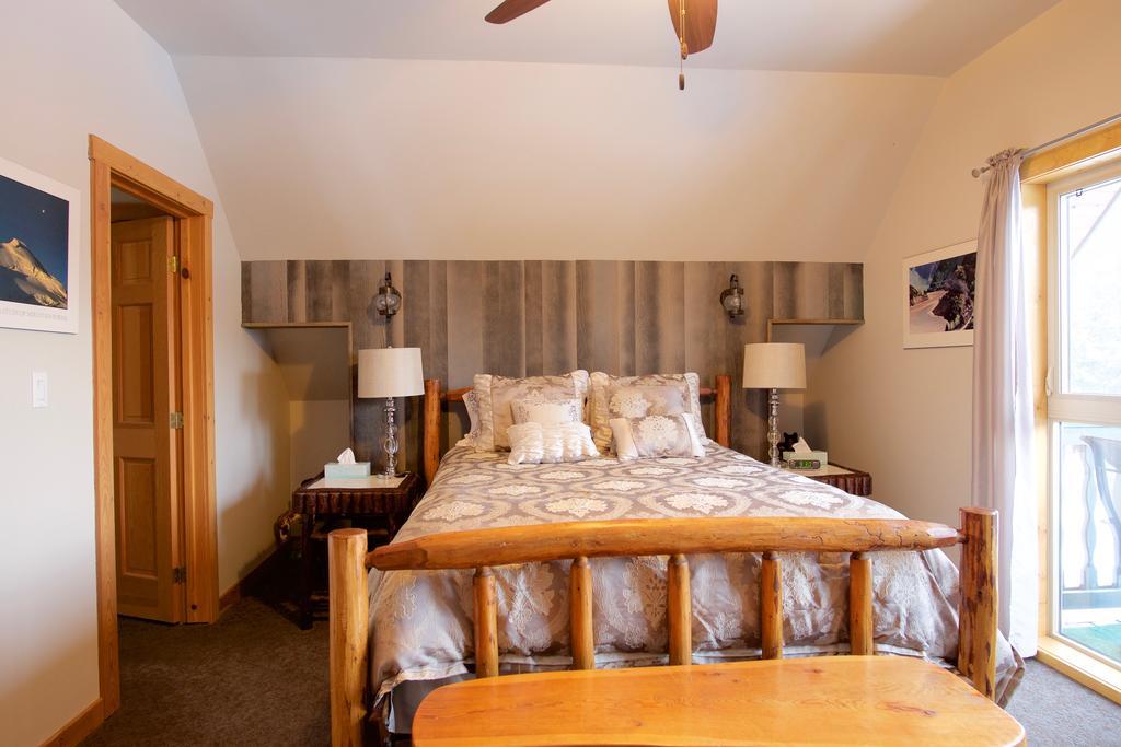 Kicking Horse Canyon Guest House Golden Ngoại thất bức ảnh
