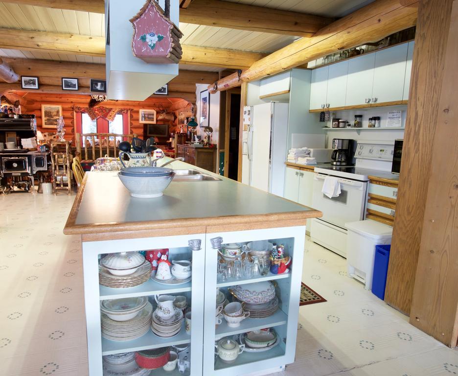Kicking Horse Canyon Guest House Golden Ngoại thất bức ảnh