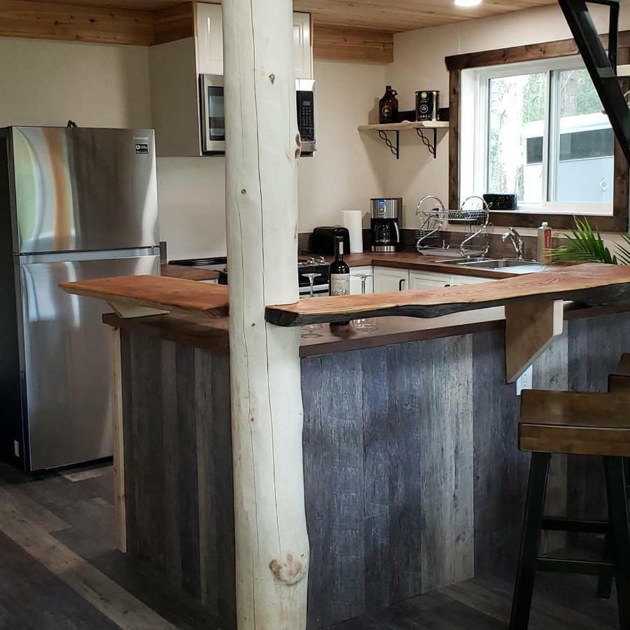 Kicking Horse Canyon Guest House Golden Ngoại thất bức ảnh